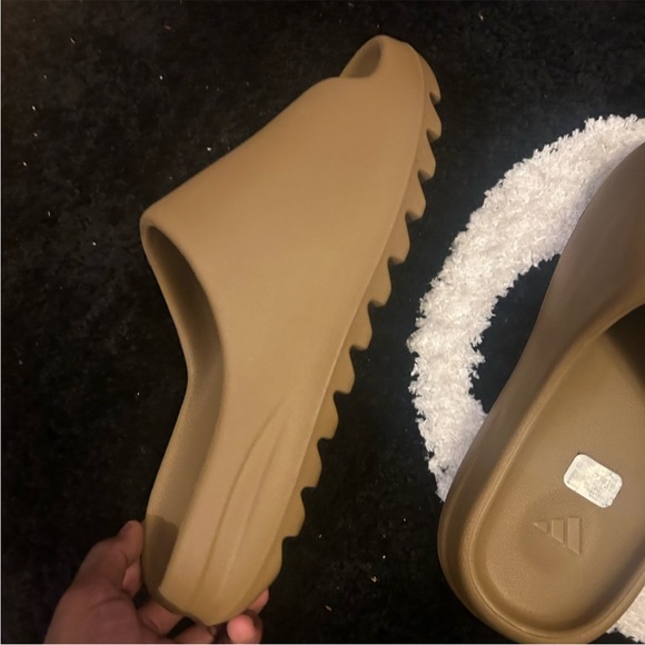 Authentic adidas Yeezy Slide Ochre - Picture 5 of 6
